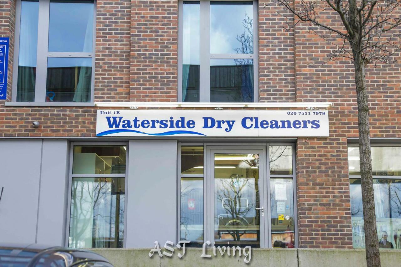 Pontoon Dock Key Workers Apartment 伦敦 外观 照片